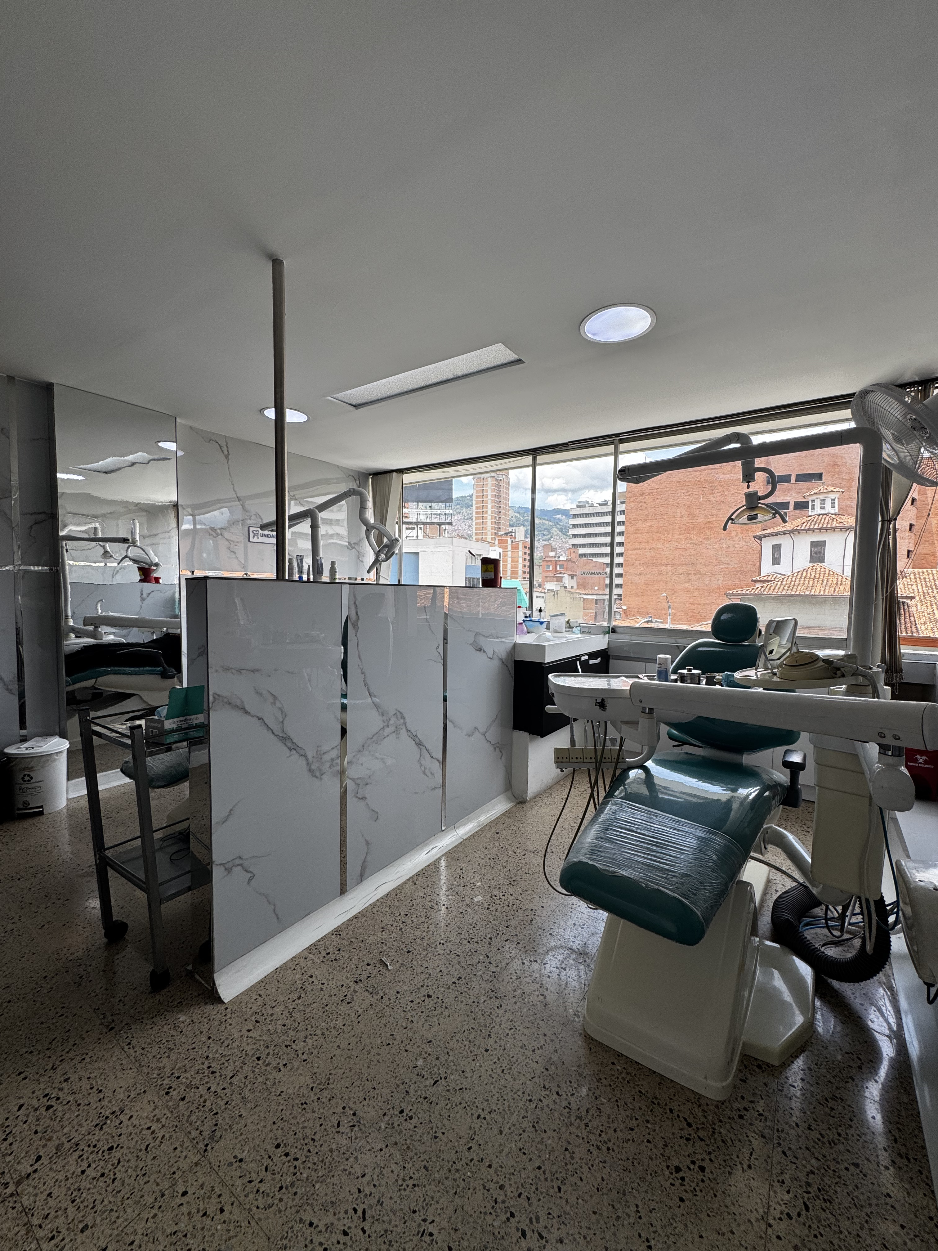 Instalaciones amplias con varias unidades de tratamiento - Armonizando Sonrisas